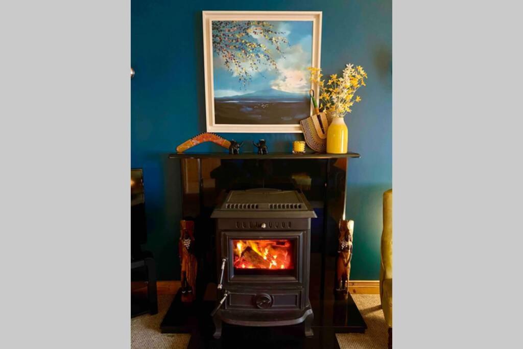 3 Bedroom House Located In Centre Of Carndonagh Luaran gambar